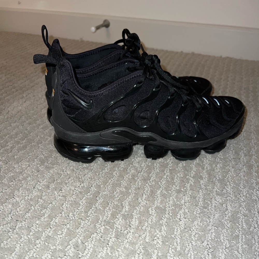 black nike vapormax plus reflective